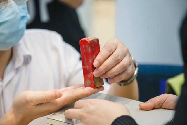 hangzhou craftsmen create stone carvings for asian games