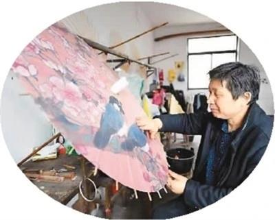 craftsman's lifetime of effort lets more people fall in love with traditional oil-paper umbrellas