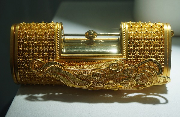 lipstick, powder case show china's ancient filigree skills