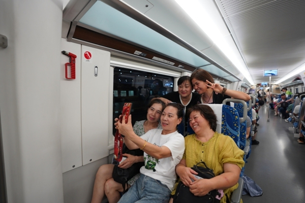 intercity train connecting ningbo, hangzhou starts operation