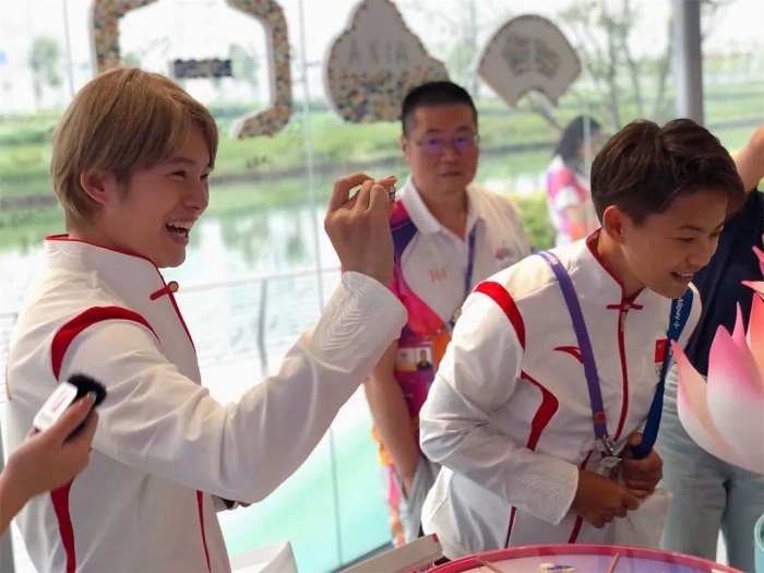 cultural showcase| have you 'pinned' yet? craze for collectible badges at hangzhou asian games