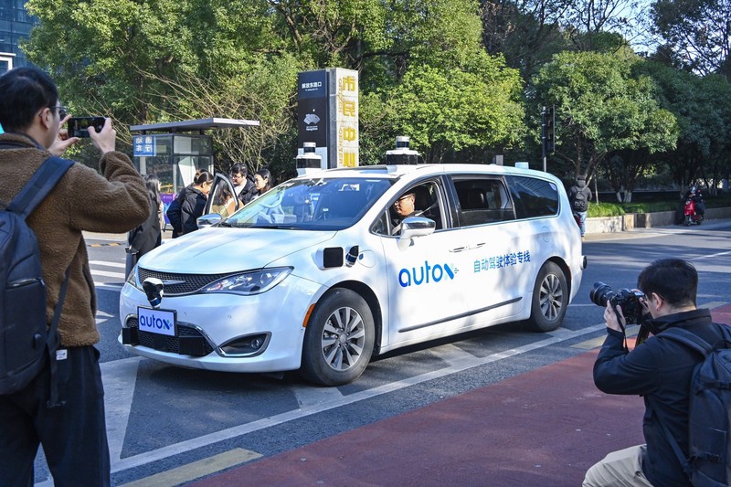 hangzhou introduces unmanned taxis