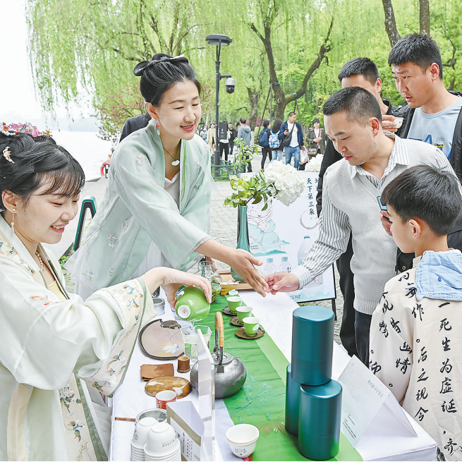 tea culture events held in west lake to entertain visitors