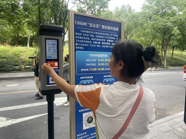 hangzhou upgrades bus service for elderly, children