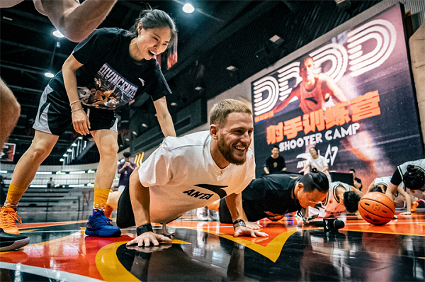 nba star visits hangzhou's basketball training camp