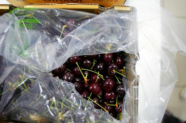 first shipment of chilean cherries arrives in hangzhou